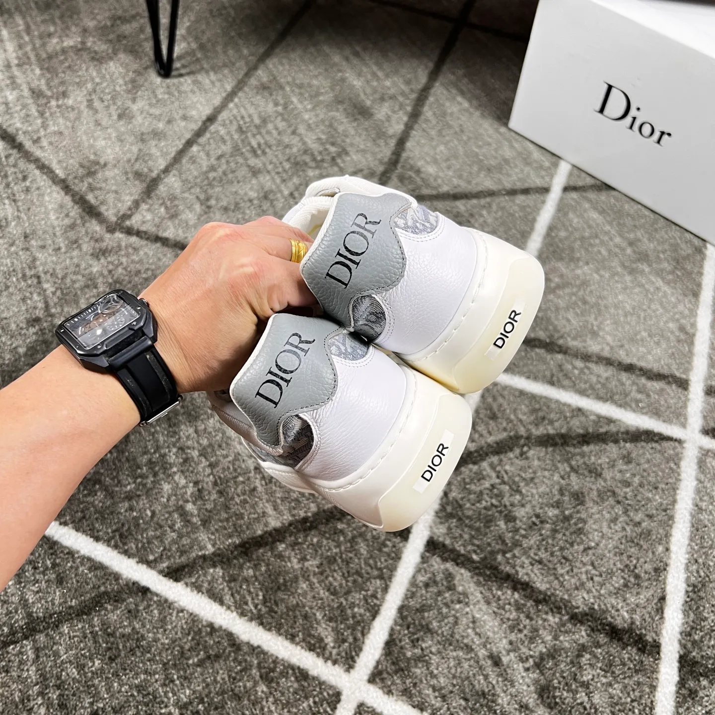 Factory price: 420💰Dior's new casual men's shoes👉 👉 Fashionable and versatile, 💞 simple and elegant style, 🔊 The fabric is made of imported cowhide with original fabric, ☑️Sheepskin feet inside, original wear-resistant rubber outsole, exclusive new style, actual shot, four colors available, code number: 38-44, (45 can be customized)
